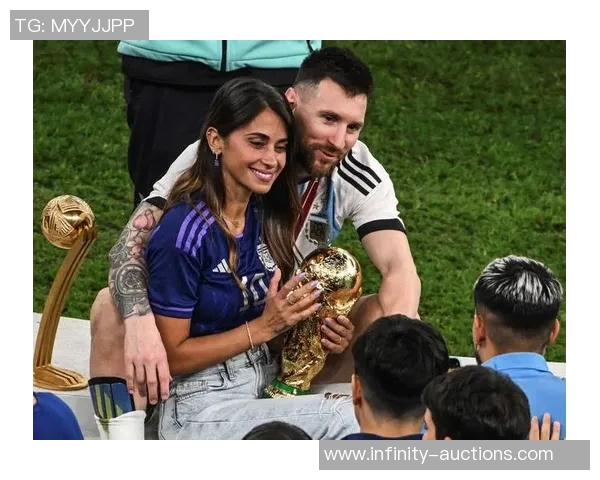 足球明星与亚洲女友的甜蜜瞬间精彩图片分享