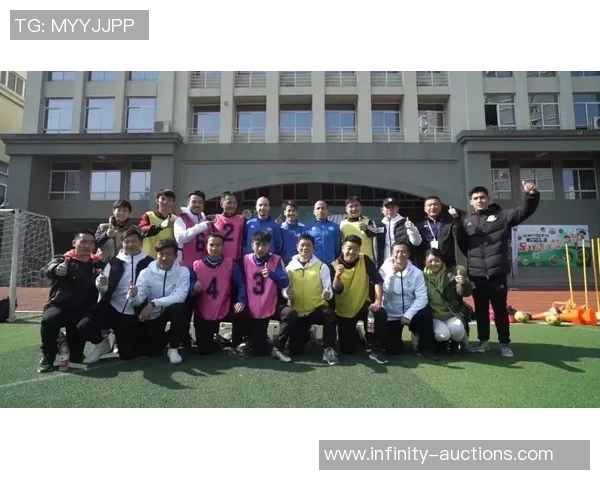 足球明星的成长轨迹与少年时期的对比分析探讨